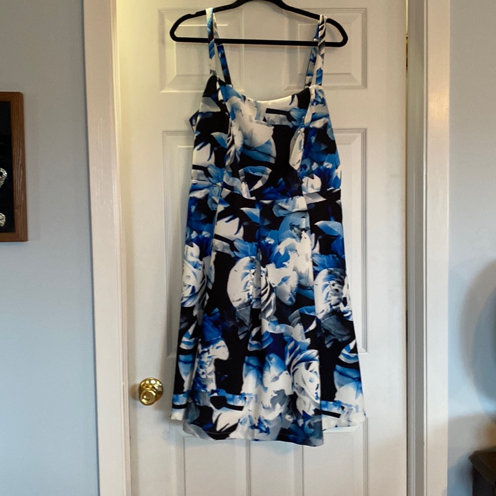 SALE!  Beautiful floral print City Chic dress